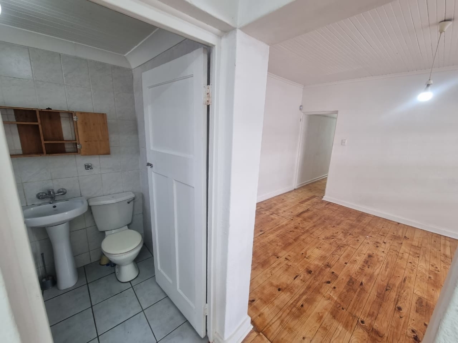 To Let 2 Bedroom Property for Rent in Lansdowne Western Cape